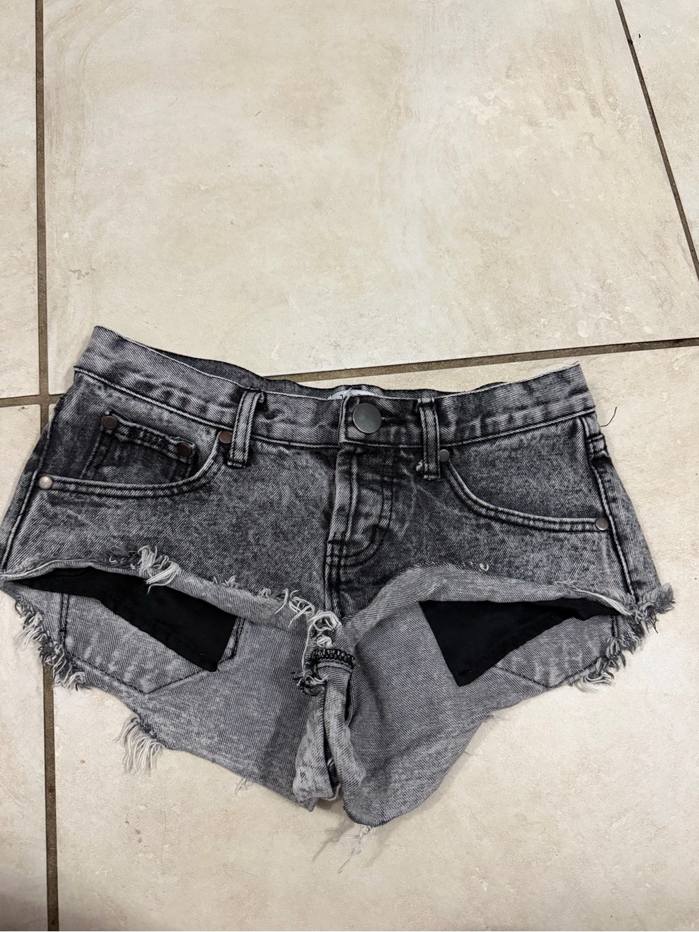 🖤 Tobi Black Wash Distressed Denim Shorts — Size 24 🖤